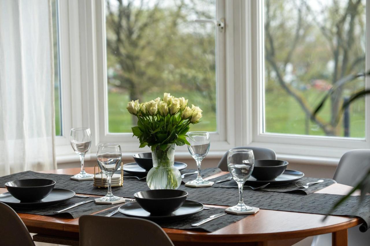 Entire Home In Streatham With Lovely Views & Ultra Fast Wi-Fi Norbury  Buitenkant foto